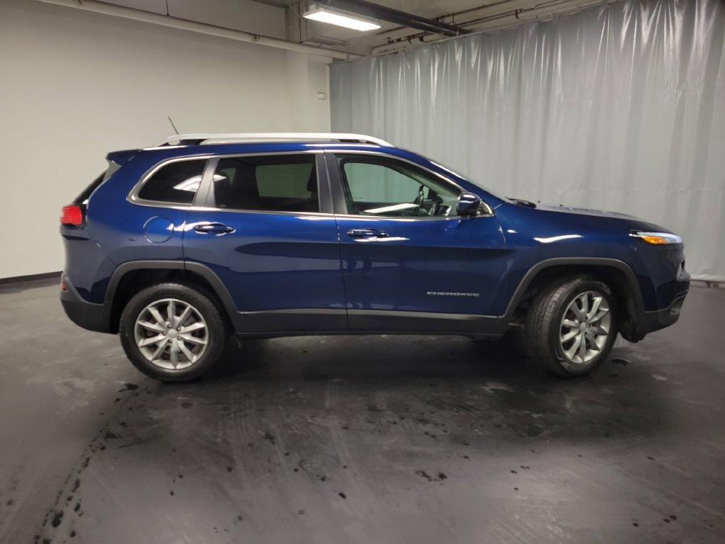Used 2018 Jeep Cherokee Limited AWD/4WD image 10