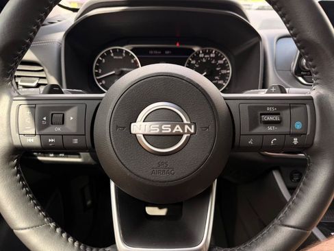 Used 2024 Nissan Rogue SV w/ SV Premium Package FWD image 11