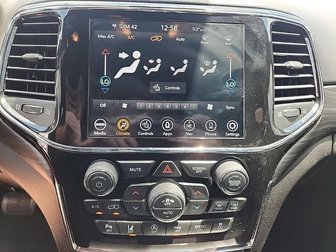 Used 2021 Jeep Grand Cherokee Laredo X image 14