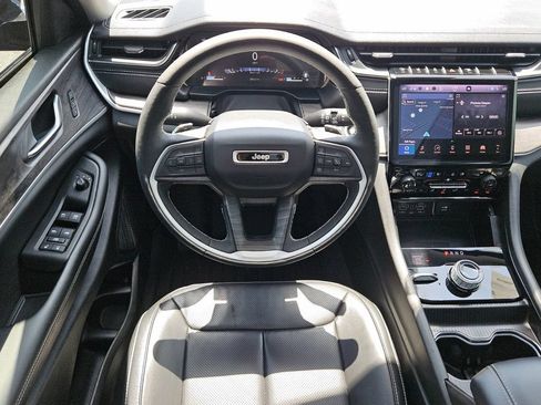 Used 2024 Jeep Grand Cherokee Limited w/ Luxury Tech Group II AWD/4WD image 12