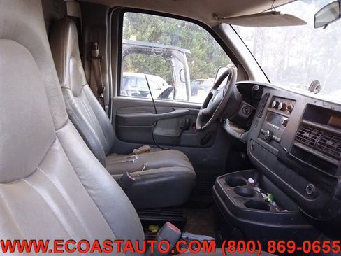 Used 2009 Chevrolet Express 2500 image 6