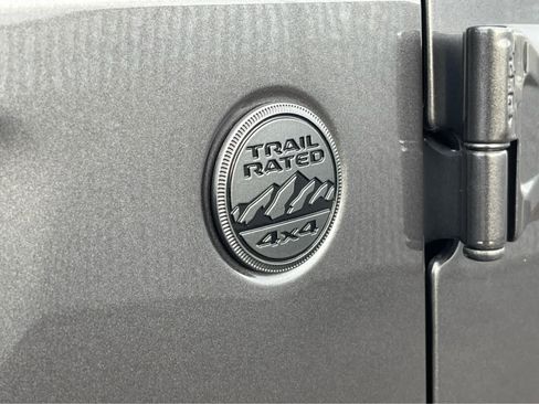 New 2025 Jeep Gladiator Sport image 9