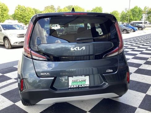 Used 2025 Kia Soul LX w/ LX Technology Package FWD image 9