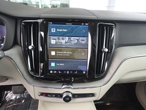 Used 2023 Volvo XC60 B5 Plus image 28