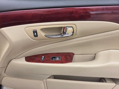 Used 2007 Lexus LS 460 RWD image 40