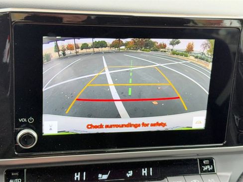 Used 2025 Toyota Camry SE image 28