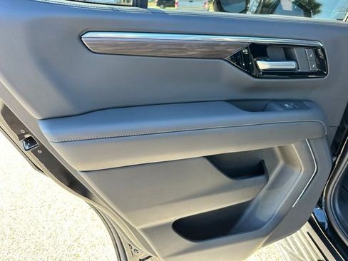 Used 2025 Chevrolet Tahoe LT image 24