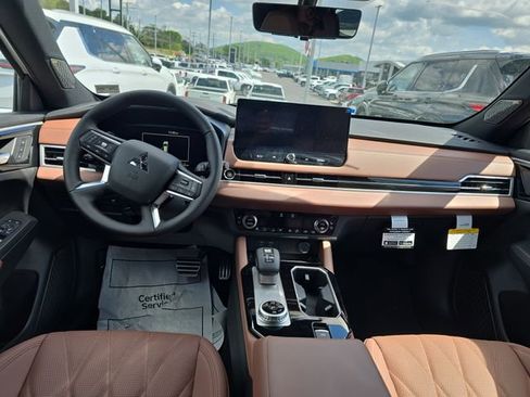 New 2025 Mitsubishi Outlander SEL image 11