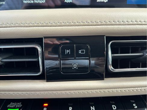 Used 2022 Lincoln Nautilus FWD image 34