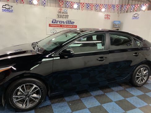 Used 2023 Kia Forte LXS image 3