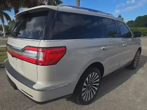 Used 2019 Lincoln Navigator Reserve image 9