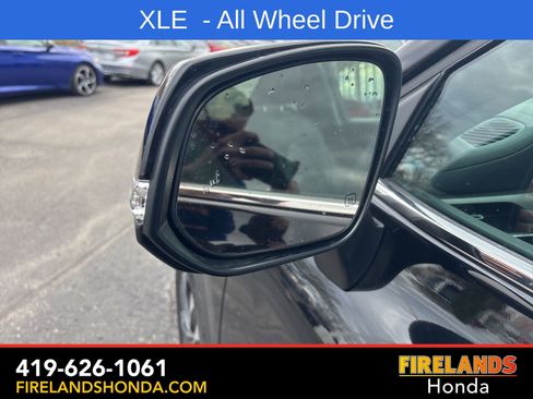 Used 2021 Toyota Highlander XLE AWD/4WD image 16