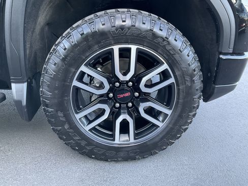 Used 2023 GMC Sierra 1500 AT4 w/ Technology Package AWD/4WD image 12