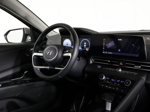 Used 2023 Hyundai Elantra SEL w/ Convenience Package image 30