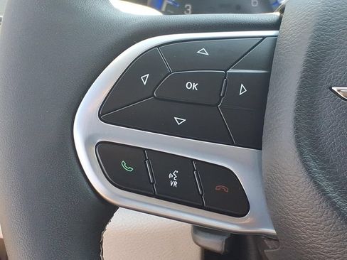 Certified 2024 Chrysler Pacifica Limited AWD/4WD image 11