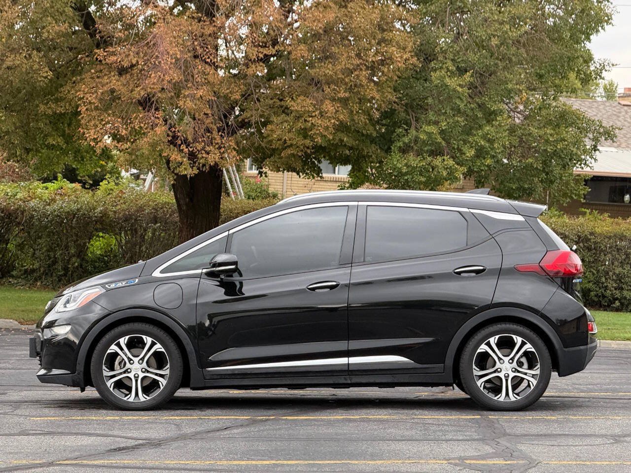 Used 2021 Chevrolet Bolt Premier FWD image 2