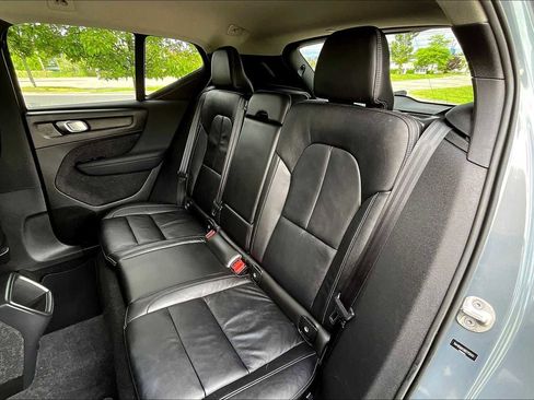 Used 2022 Volvo XC40 T5 Momentum image 20