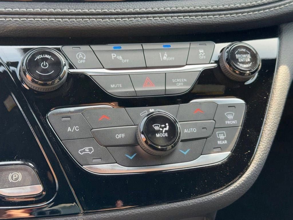 New 2026 Chrysler Pacifica Select FWD image 21
