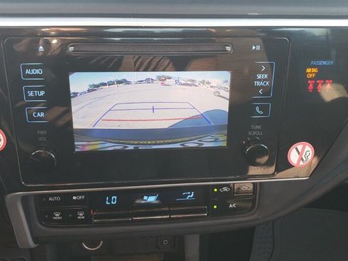 Used 2018 Toyota Corolla LE FWD image 11