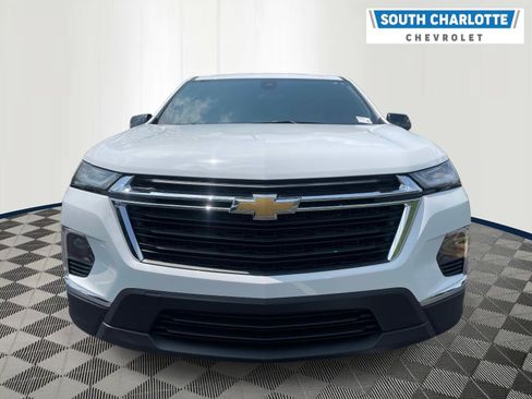 Used 2023 Chevrolet Traverse LS FWD image 2