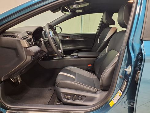 Used 2025 Toyota Camry SE w/ Convenience Package FWD image 24