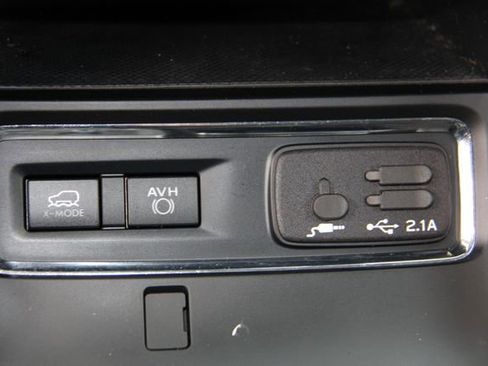 Used 2019 Subaru Ascent Premium image 28