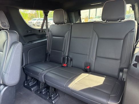 Used 2023 Chevrolet Suburban Premier image 13