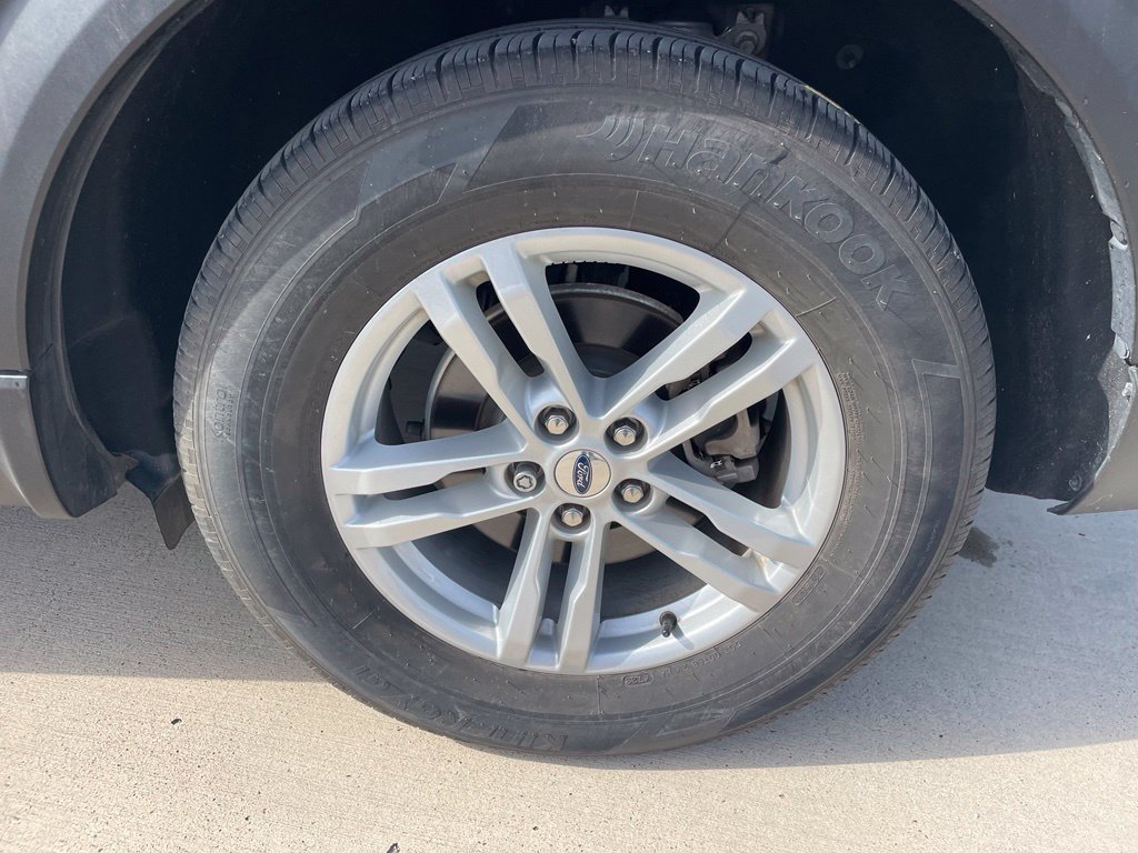 Used 2024 Ford Explorer XLT RWD image 10
