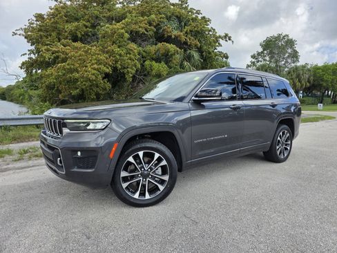 Used 2022 Jeep Grand Cherokee L Overland w/ Luxury Tech Group IV RWD image 1