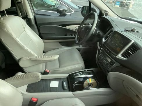 Used 2017 Honda Pilot Touring image 5