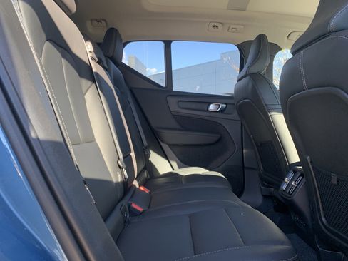 Used 2025 Volvo XC40 B5 Core image 33