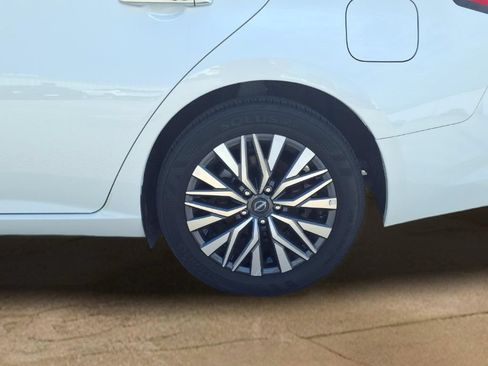 Used 2025 Nissan Altima 2.5 SV FWD image 24