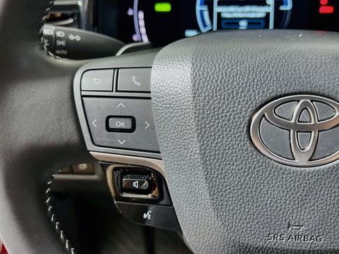 Used 2025 Toyota Camry SE w/ Convenience Package FWD image 18