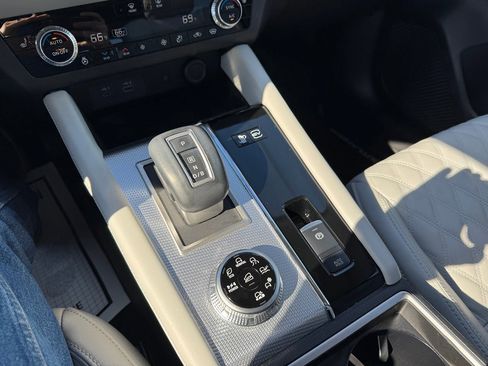 Used 2025 Mitsubishi Outlander SEL image 16