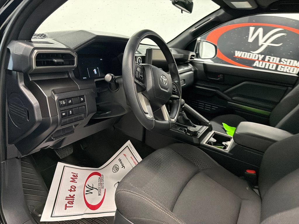 Used 2025 Toyota 4Runner SR5 AWD/4WD image 12