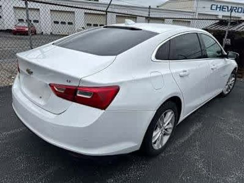 Used 2016 Chevrolet Malibu LT FWD image 5