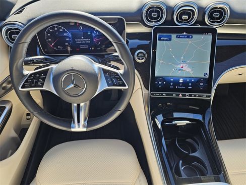 Used 2025 Mercedes-Benz GLC 300 image 18