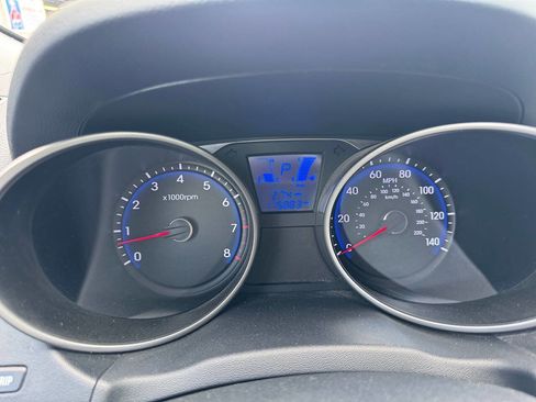 Used 2011 Hyundai Tucson GLS image 15