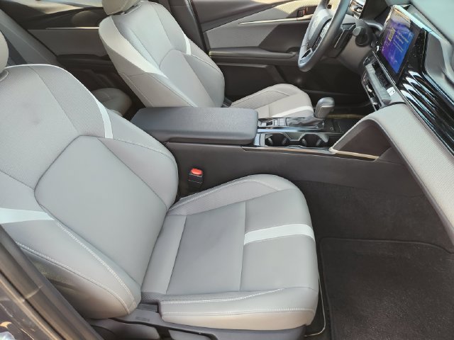 Used 2025 Toyota Camry SE w/ Convenience Package FWD image 12