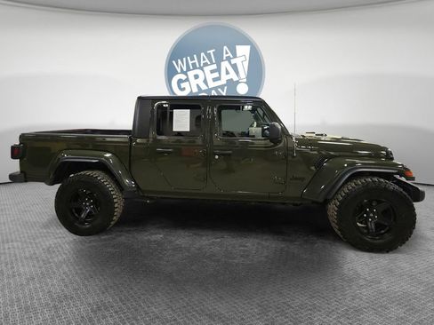 Used 2022 Jeep Gladiator Sport AWD/4WD image 2