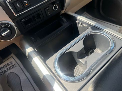 Used 2017 Nissan Titan SL AWD/4WD image 23