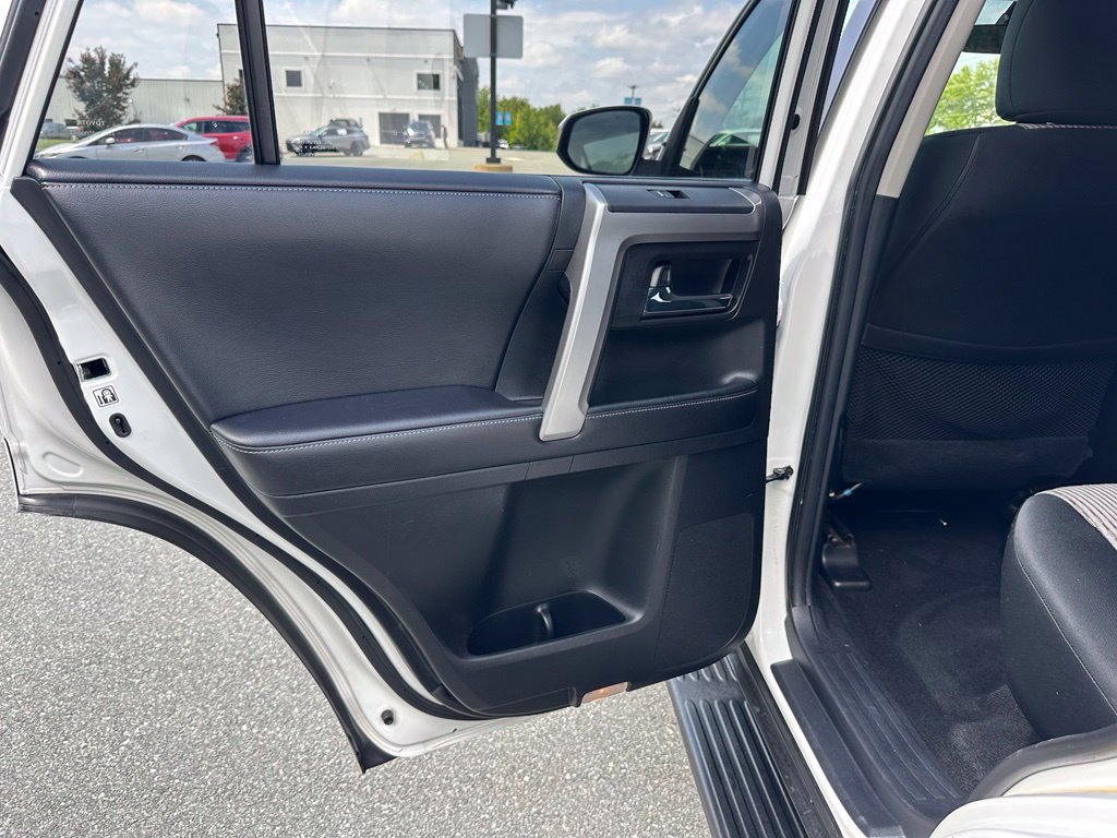 Used 2016 Toyota 4Runner SR5 AWD/4WD image 21