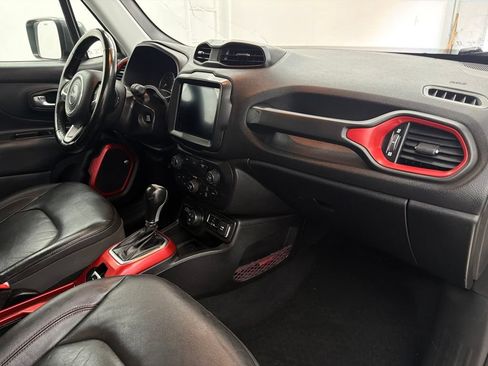 Used 2018 Jeep Renegade Trailhawk AWD/4WD image 28