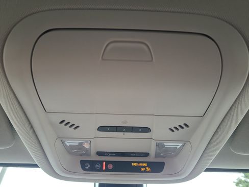 Used 2023 GMC Acadia Denali FWD image 22