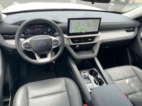 New 2026 Ford Explorer Active RWD image 3