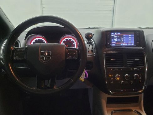Used 2019 Dodge Grand Caravan SXT FWD image 22