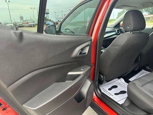 Used 2024 Chevrolet Trax LS w/ LS Convenience Package FWD image 25