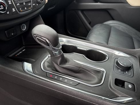 Used 2023 Chevrolet Traverse LT FWD image 26