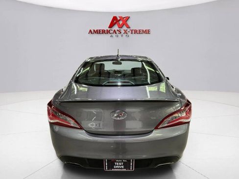 Used 2015 Hyundai Genesis 3.8 image 4