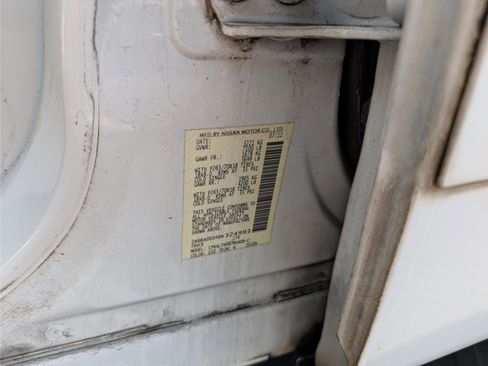 Used 2011 Nissan Titan SV w/ SV Value Truck Pkg image 12